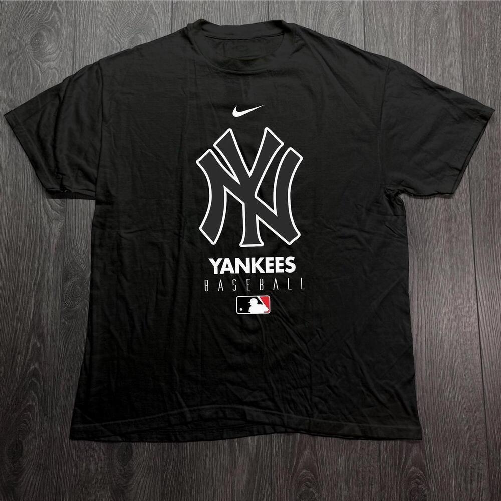 White New York Yankees T-Shirt